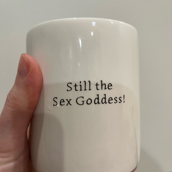 BIDDYS STILL THE SEX GODDESS DENTURE MUG. Funny 4494 collectors mug Marilyn - Picture 6 of 8